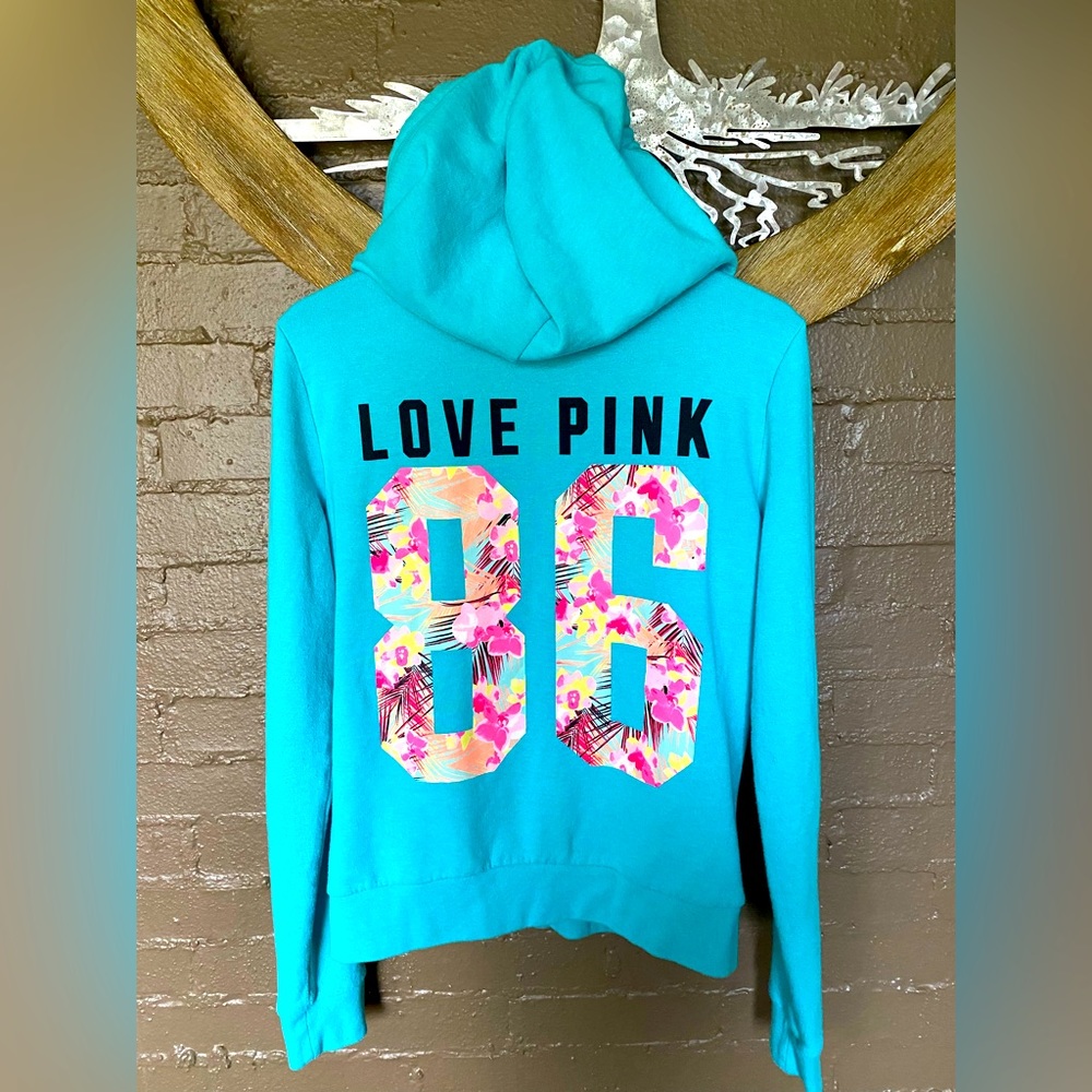 Tropical Print 🏝 VS Pink Hoodie